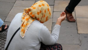 أمن آيت ملول يضبط متسولتين إحداهما تمتلك سيارة والتحقيق معهما يفجر مفاجأة