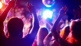 فنانو الفنادق يطالبون بالإنقاذ من عطالة قسرية