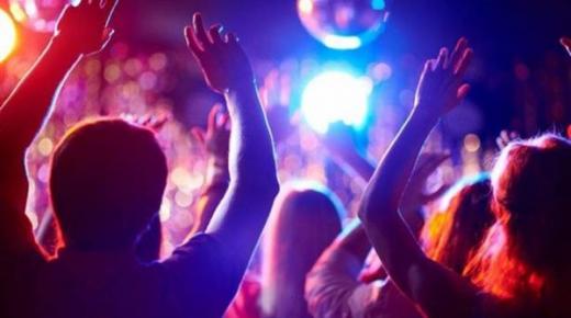 فنانو الفنادق يطالبون بالإنقاذ من عطالة قسرية