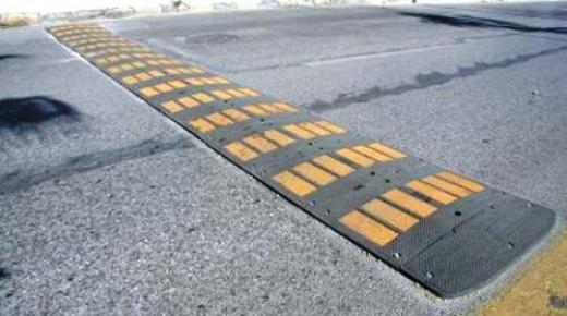 الدشيرة الجهادية : شوارع المدينة بدون مطبات … والأسباب مجهولة .