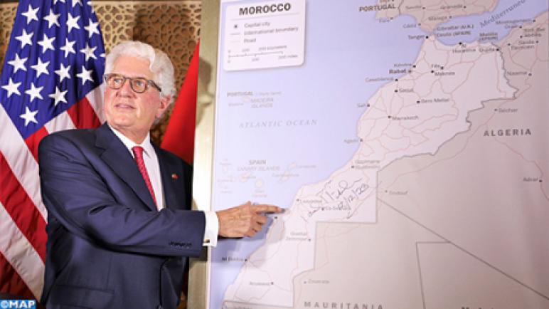 السفير الأمريكي بالمغرب يقدم خريطة المغرب الكاملة المعتمدة رسميا من قبل الحكومة الأمريكية