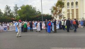 قوات الأمن تحاصر قدماء المحاربين العسكريين المتقاعدين المحتجين الدين نظموا مسيرة حاشدة مشيا على الأقدام