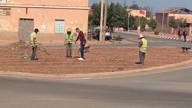 جمعية بلادي للتعاون والتنمية في ورش تهيئة المساحات الخضراء بمنطقة امستي بإقليم سيدي افني الممول من طرف أوراش