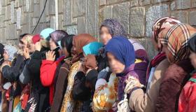 المغرب يواصل جلب عاملات الفراولة من إسبانيا‬