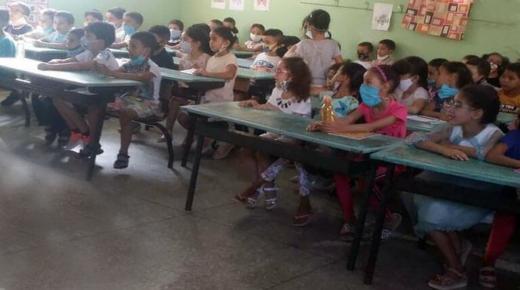 تكديس التلاميذ داخل القسم يثير الإستنفار في وزارة التربية