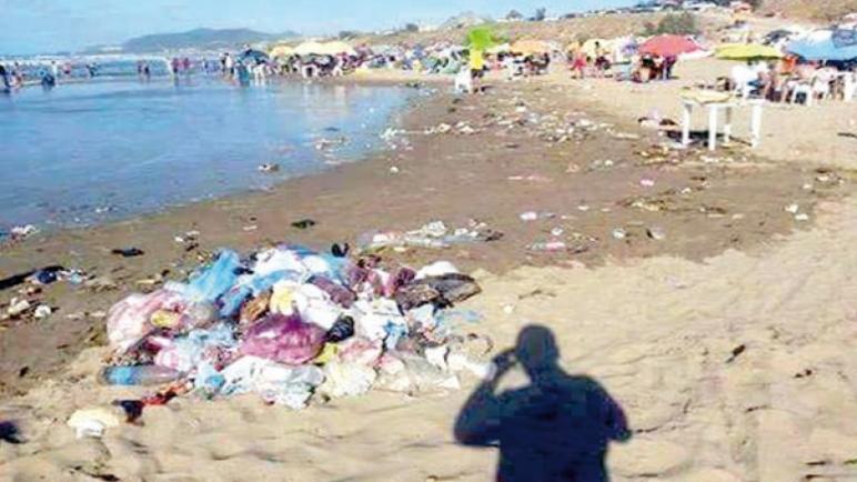 التلوث والاكتظاظ يفسدان موسم الهجرة إلى رمال الشواطئ المغربية‎