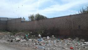 سور بحي العرب بازرو ايت ملول يهدد حياة مئات التلاميذ والجهات المسؤولة عاجزة عن التدخل…!!!