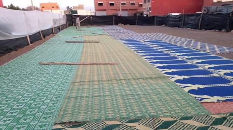 في بلد العروبة والإسلام رجل سلطة يحاول منع المصلين من أداء صلاة التراويح بمسجد….