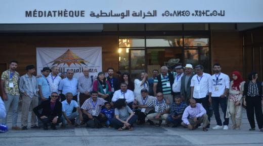 مؤسسات خريبكة تتزين بلوحات فنانين كبار من خلال مهرجان خيمة المبدع التشكيلي.