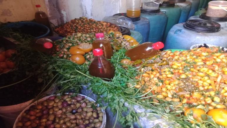 سلطات مراكش تغلق محلا لبيع الزيتون ومشتقاته