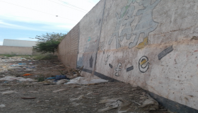 حائط عشوائي بازرو ضواحي ايت ملول يهدد سلامة وأرواح المواطنين والسلطات الإقليمية والمحلية تتنصل من مسؤولياتها .