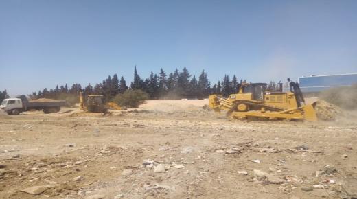 جرافات الشركات المواطنة تنجح في إزالة الازبال بنفوذ المقاطعة الثانية لايت ملول.