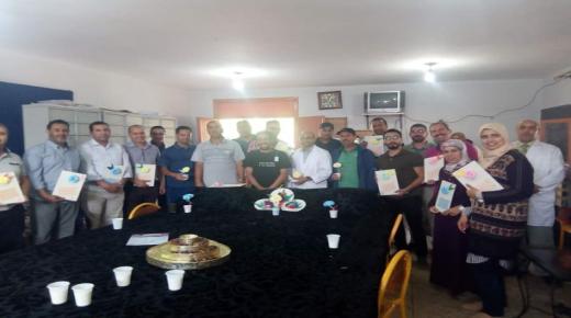 فنانوا تاوجطات بإقليم الحاجب تحتفي وتحتفل بيوم المدرس بإحدى المداري العمومية