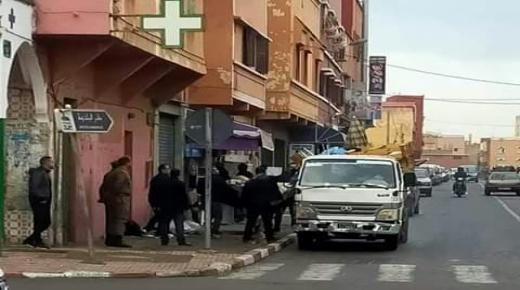 الزيارة الملكية تعجل بطرد شخص معروف للمبيت في الشارع بايت ملول .