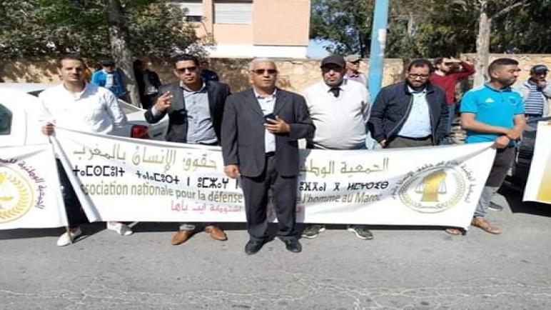 رفاق الشريعي يحتجون باليوسفية ضد خروقان ضابط أمن بالمقاطعة الثالثة .