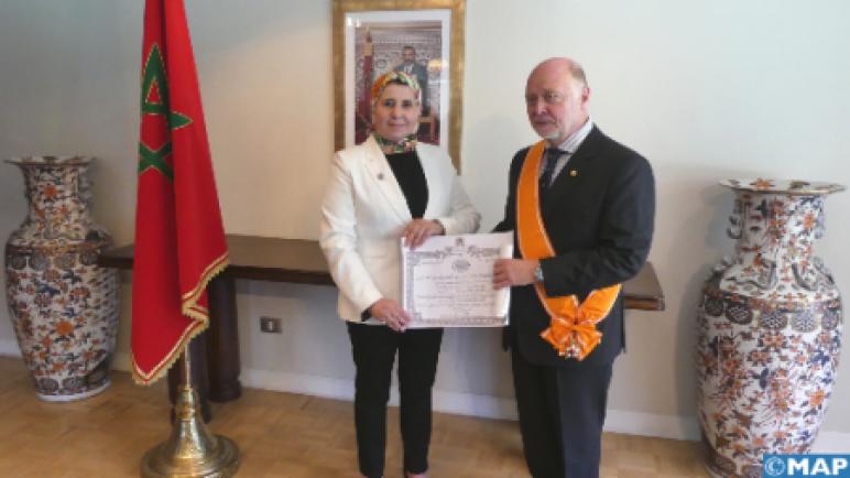 تسليم الوسام العلوي من درجة ضابط كبير لسفير الشيلي السابق بالمغرب