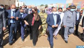 السيدة بوشارب تواصل لقاءاتها والزيارات الميدانية بالعيون وطرفاية