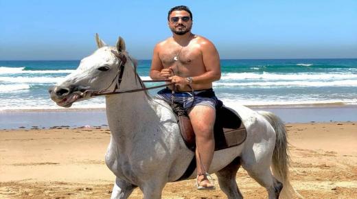 بعد نشر صوره المثيرة بالبحر .. أمن طنجة يحقق مع رشيد العلالي