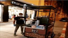 طالب جامعي يبيع القهوة على دراجة هوائية بطريقة انيقة باكادير