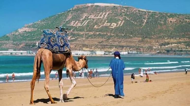 إعادة غلق شاطئ أكادير و إلزامية التوفر على رخصة استثنائية للتنقل من وإلى عمالة اكادير اداوتنان