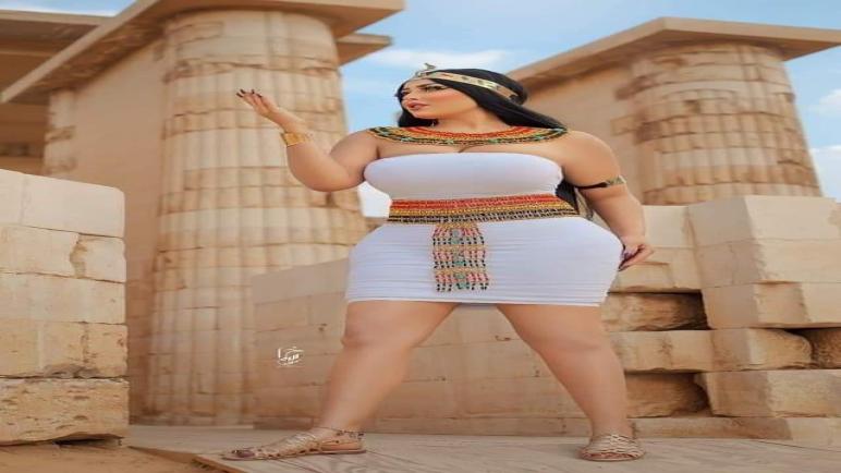 فتاة بلباس فرعوني تخلق الجدل في مصر والأمن يبحث عنها