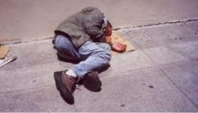 موجة البرد القارس تنهي حياة متشرد بالشارع العام بالصخيرات