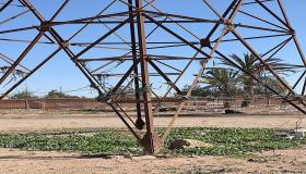 اعمدة كهربائية حديدية تهدد سلامة وصحة المواطنين بنفوذ ايت ملول والجهات الوصية عن القطاع خارج اهتمام ساكنة المدينة