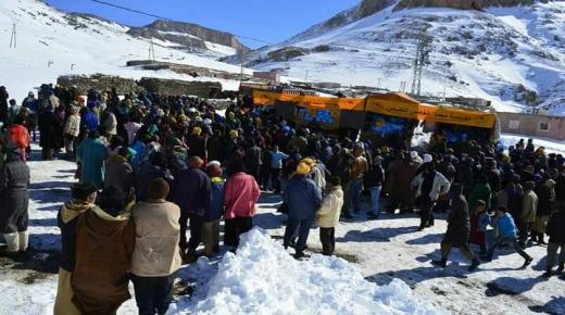 تنظيم قافلة لدعم الساكنة القروية والتخفيف من آثار البرد باقليم ازيلال