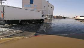 مقذوفات أنابيب الصرف لإحد الوحدات الصناعية المعروفة بالمنطقة الصناعية بمدينة المرسى العيون تسبب كارثة بيئية