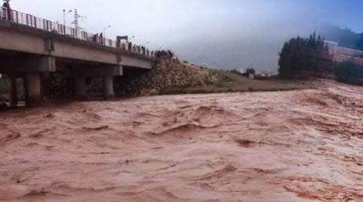 أمطارا قوية تتسبب في فيضانات كبيرة بالقصر الصغير والسكان يطالبون بتدخل عاجل لتجنب “كارثة”