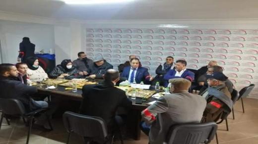 أرباب المقاهي يقررون مراسلة عاهل البلاد ويهددون بعدم الامتثال للحكومة إذ يصفون تمديد حالة الطوارئ بالخطوة المتهورة