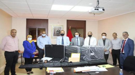 تحديث وتجهيز المؤسسات التعليمية بالحقائب المتعددة الوسائط بكلميم وادنون