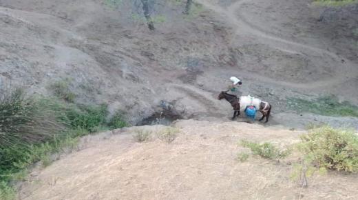 ساكنة دوار تيتفراح تعاني العطش في عز الحر الشديد فمن المسؤول؟