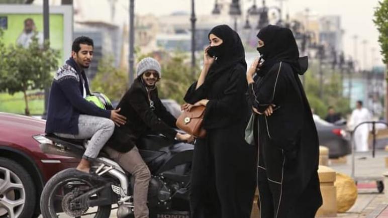 فضيحة… توقيف 6 سعوديين تعرضوا لسائحة أجنبية في الرياض