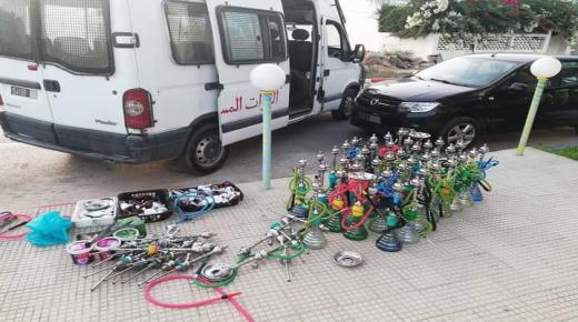 السلطة المحلية والامنية بمهدية تداهم مقهى للشيشا وتحجز قنينات النرجيلة وتعتقل12 شخص