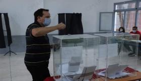 إلى حدود الساعة الخامسة من مساء اليوم بلغت نسبة المشاركة في الانتخابات على الصعيد الوطني 36 في المائة