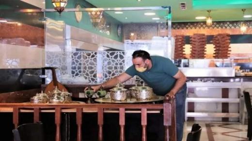 مهنيو المقاهي والسياحة ينتقدون “إجراءات التخفيف” وينشدون الرفع التام للقيود