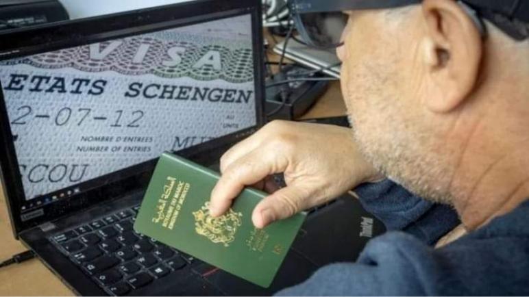 الحكومة الفرنسية تعترف بتعقد مشكلة التقليص من عدد التأشيرات لفائدة المغاربة