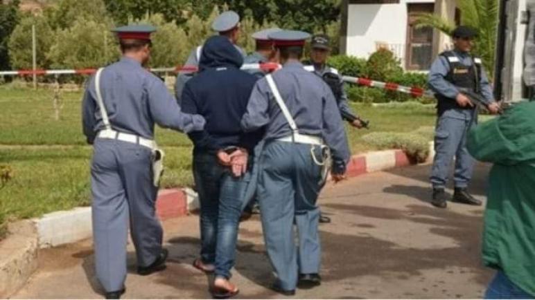 درك ولاد تايمة يعتقل وحشاً آدمياً اغتصب شقيقته وهاجم المصلين بالمسجد
