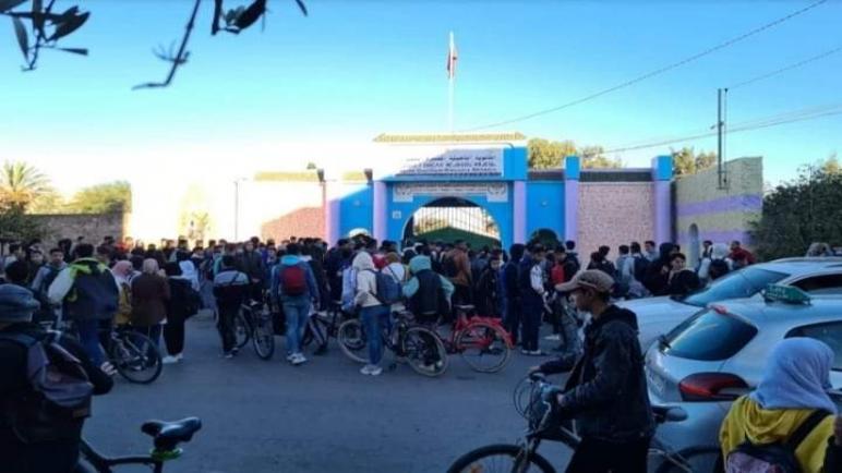 وزارة التربية الوطنية توقف قرار “الفروض الموحدة”