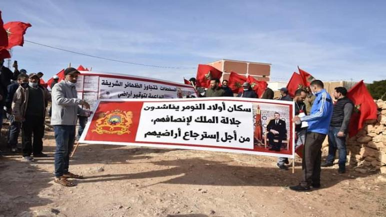 ساكنة أولاد النومر بجماعة المعدر الكبير تحتج بسبب “الترامي على أراضيها السلالية”