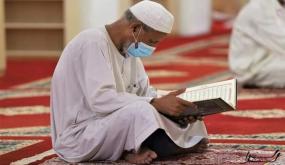 مغاربة يطالبون بإعادة المصاحف إلى المساجد