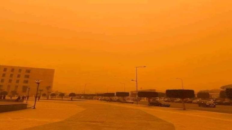 الغبار يغطي سماء الشرق ويحجب الرؤية