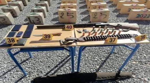 كلميم .. توقيف 3 اشخاص وحجز بندقية و14 خرطوشة نارية وسيارتين إحداهما رباعية الدفع وطنين و313 كيلوغرام من مخدر الشيرا