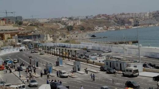 بطئ الإجراءات الإدارية بمعبر باب سبتة يغضب الوافدين على المملكة