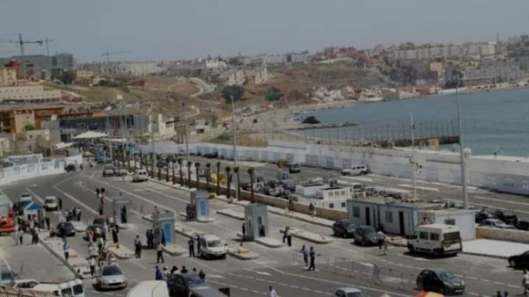 بطئ الإجراءات الإدارية بمعبر باب سبتة يغضب الوافدين على المملكة