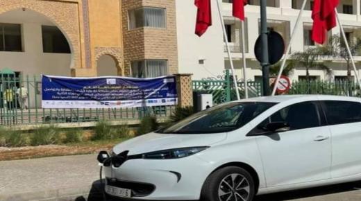إطلاق أولى محطات شحن السيارات الكهربائية بشوارع فاس