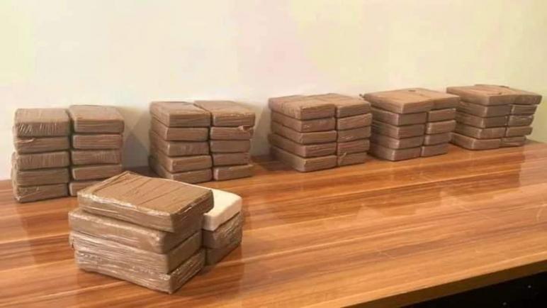 ميناء طنجة المدينة.. إجهاض محاولة تهريب 67 كيلوغرام من مخدر الكوكايين على متن سيارة نفعية مسجلة بالخارج