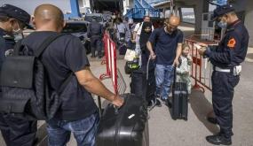 الجالية المغربية تشتكي من غلاء التذاكر وتطلب تسهيل إجراءات العودة