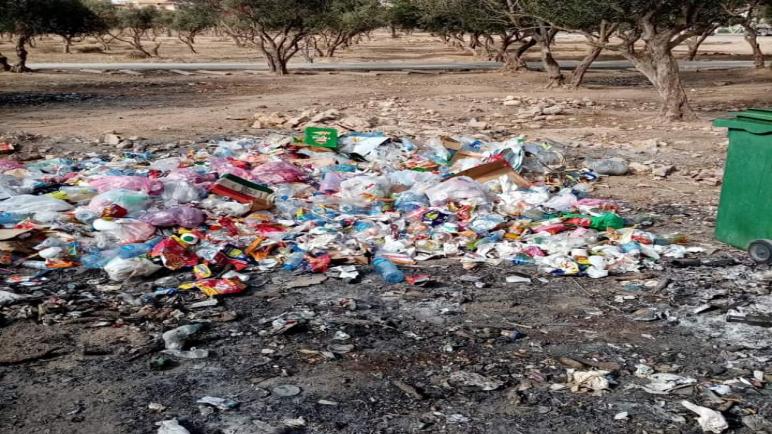 الحديقة “الايكولوجية” بالعروي تئن تحت وطأة النفايات